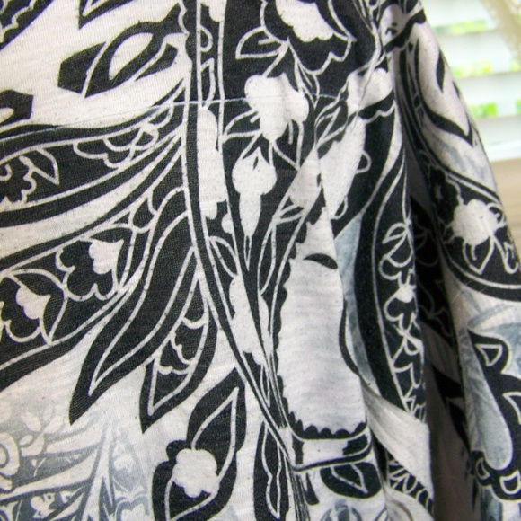 One World Live and Let Live Top Black White 1X - Picture 4 of 6